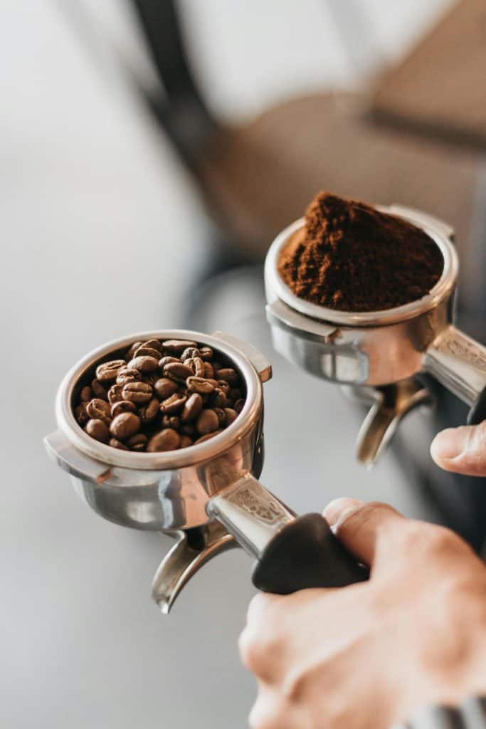 Molinillo de café con granos